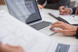 Relatórios contábeis e análise de documentos